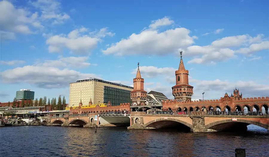Die Oberbaumbrücke über die Spree