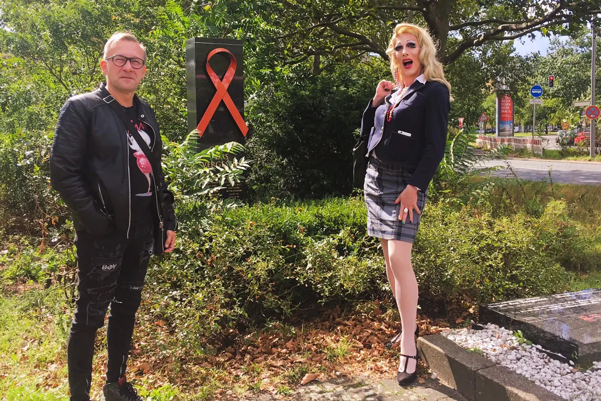 Drag Queen Gaby Tupper auf der Queer Drag Kieztour, Nollendorfplatz