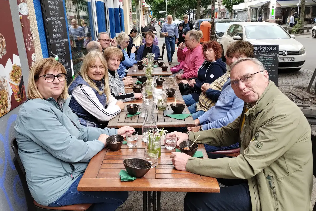 Group on the food tour on Wrangelstraße